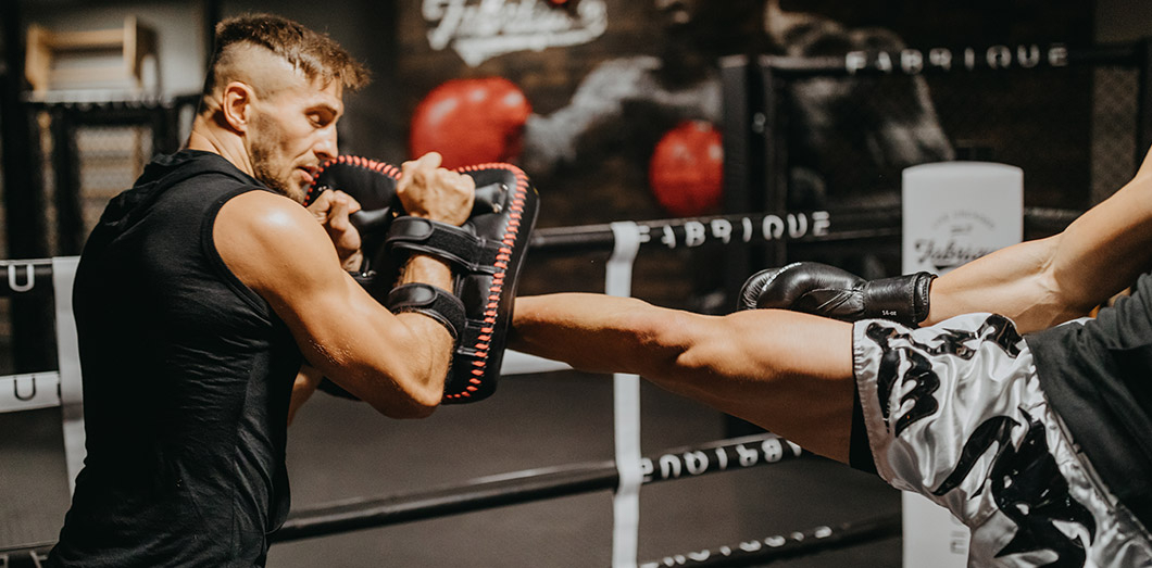 Silový tréning a bojové športy: dokonalá kombinácia pre výkon, zdravie aj charakter